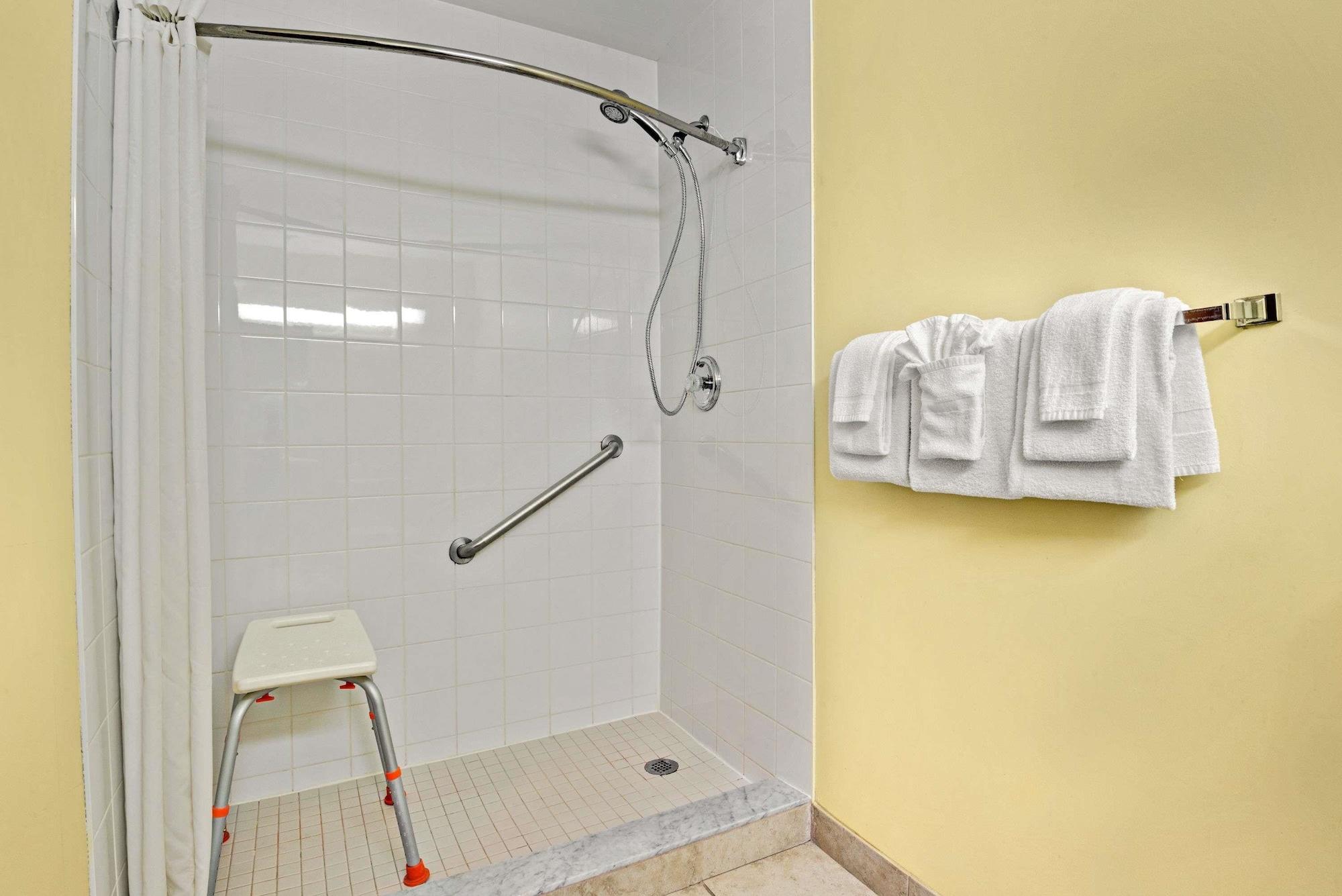 Hotel Super 8 By Wyndham Barrie South Esterno foto