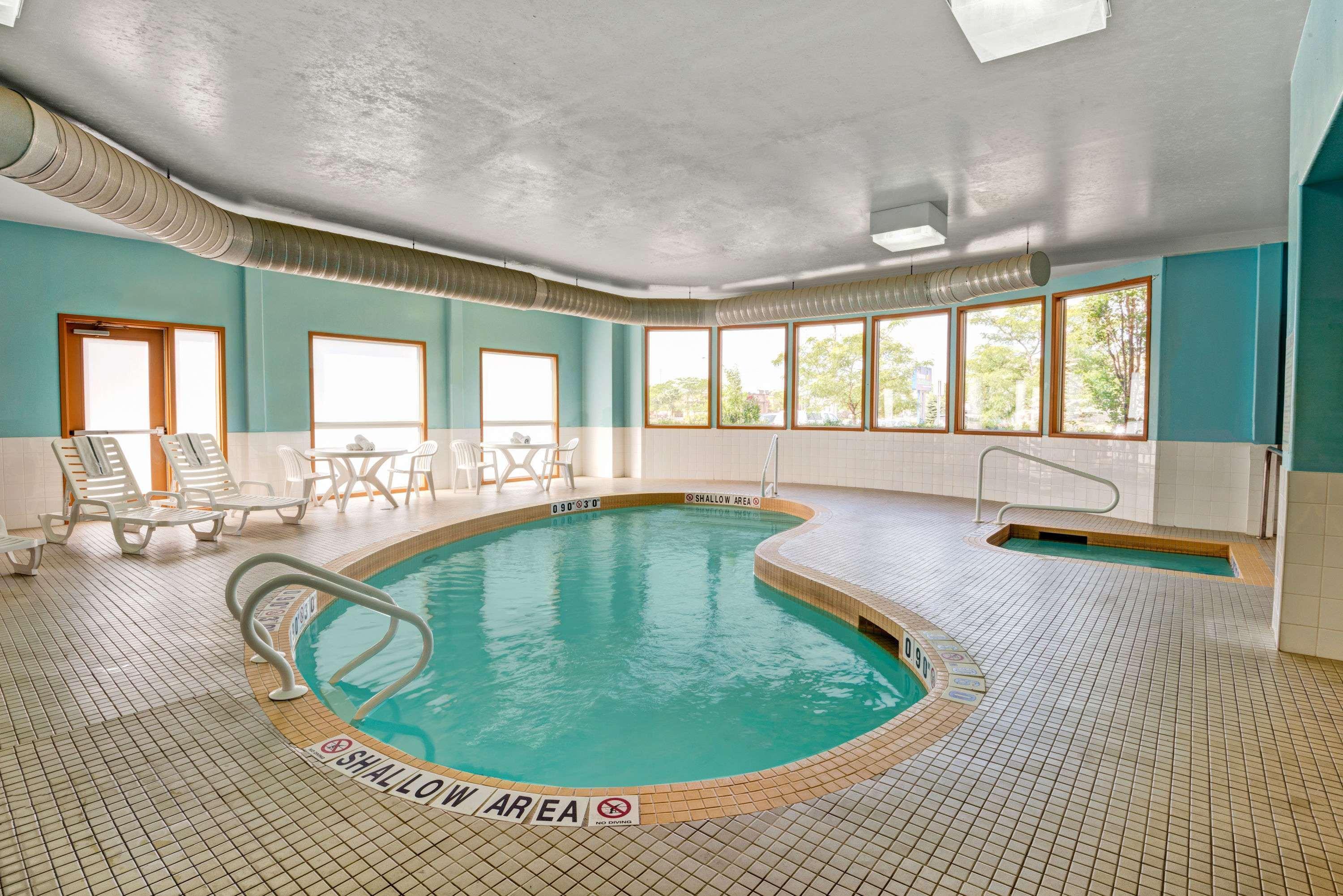 Hotel Super 8 By Wyndham Barrie South Esterno foto