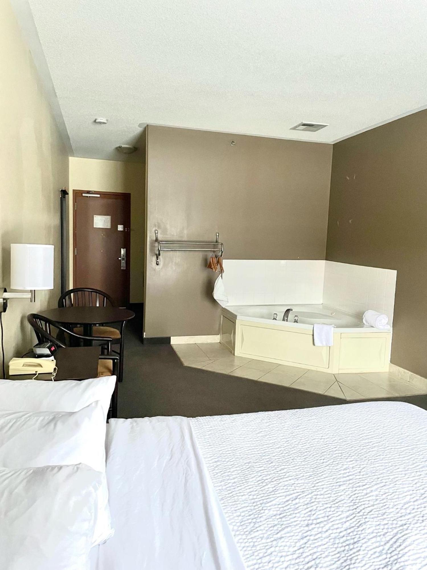 Hotel Super 8 By Wyndham Barrie South Esterno foto