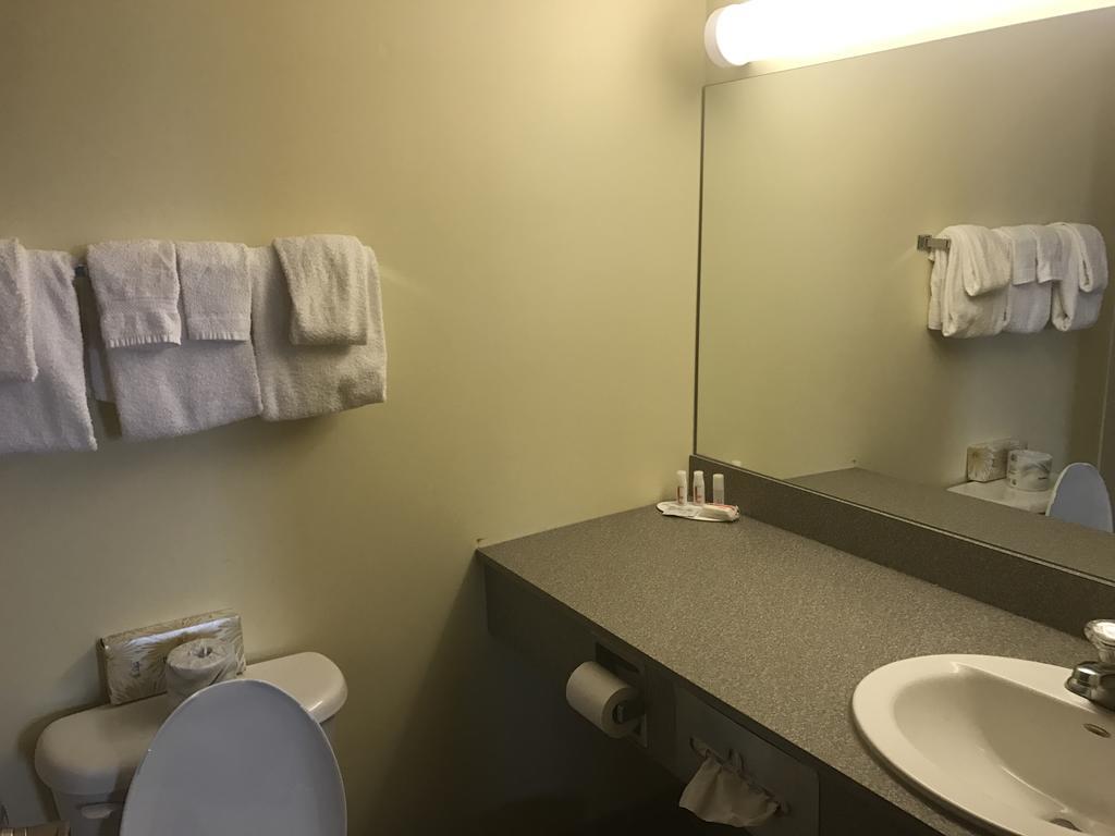 Hotel Super 8 By Wyndham Barrie South Esterno foto