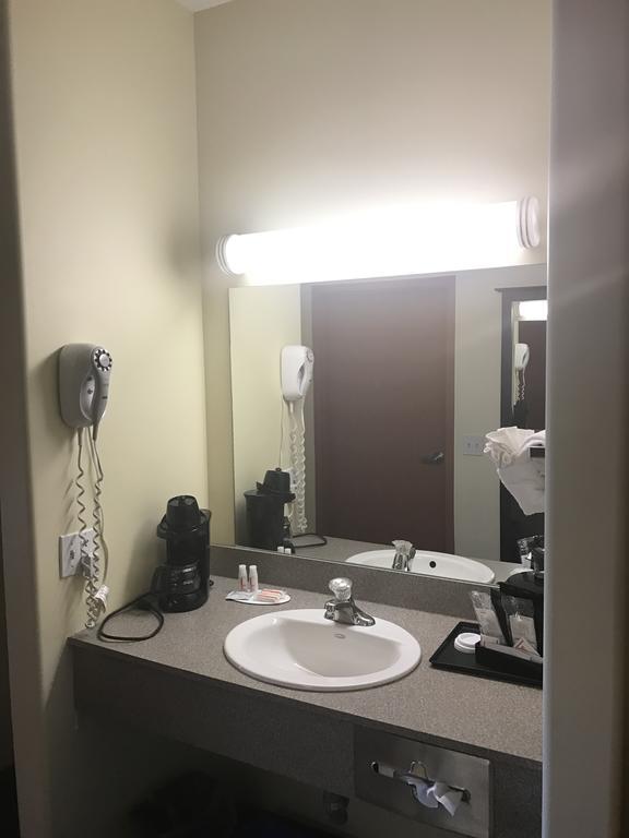 Hotel Super 8 By Wyndham Barrie South Esterno foto